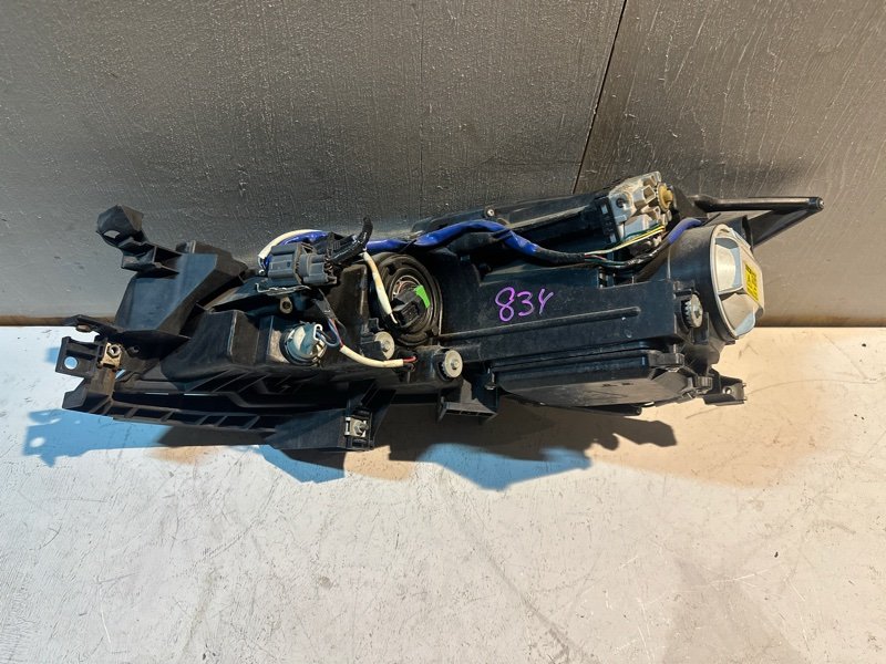 Фара Mazda atenza GH5FW L5VE 2009 передняя правая (б/у) Фара Mazda atenza GH5FW L5VE 2009 передняя правая (б/у)