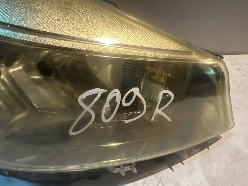 Фара Toyota vitz KSP130 1KRFE 2012 передняя правая (б/у) Фара Toyota vitz KSP130 1KRFE 2012 передняя правая (б/у)