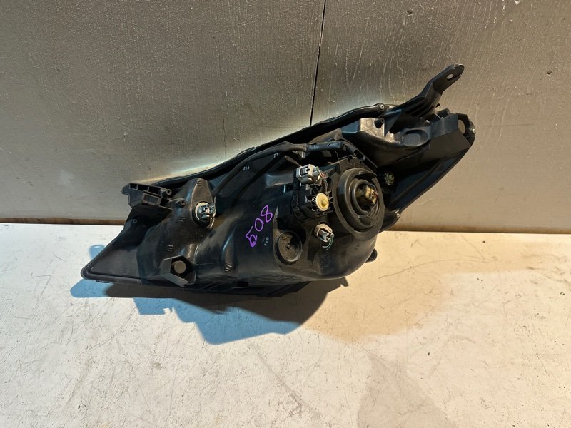 Фара Toyota vitz KSP130 1KRFE 2012 передняя правая (б/у) Фара Toyota vitz KSP130 1KRFE 2012 передняя правая (б/у)