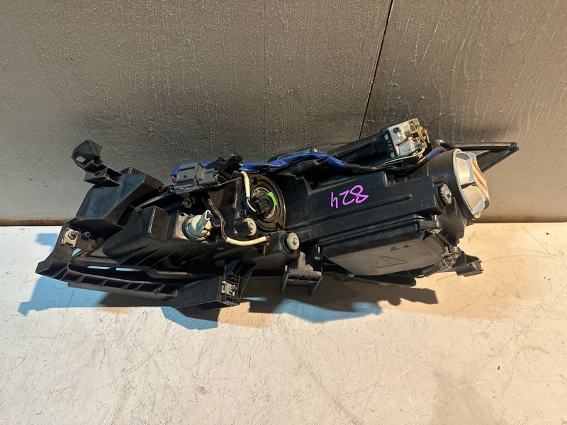 Фара Mazda atenza GH5FW L5VE 2009 передняя правая (б/у) Фара Mazda atenza GH5FW L5VE 2009 передняя правая (б/у)