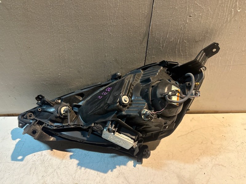 Фара Honda FIT SHUTTLE GP2 LDA-MF6 2012 передняя правая (б/у) Фара Honda FIT SHUTTLE GP2 LDA-MF6 2012 передняя правая (б/у)