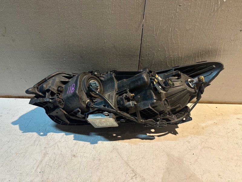 Фара Honda ACCORD CW2 K24A 2009 передняя правая (б/у) Фара Honda ACCORD CW2 K24A 2009 передняя правая (б/у)