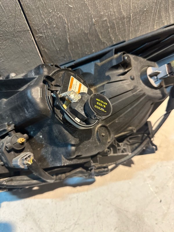 Фара Honda ACCORD CW2 K24A 2009 передняя правая (б/у) Фара Honda ACCORD CW2 K24A 2009 передняя правая (б/у)