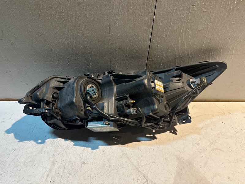 Фара Honda ACCORD CW2 K24A 2009 передняя правая (б/у) Фара Honda ACCORD CW2 K24A 2009 передняя правая (б/у)