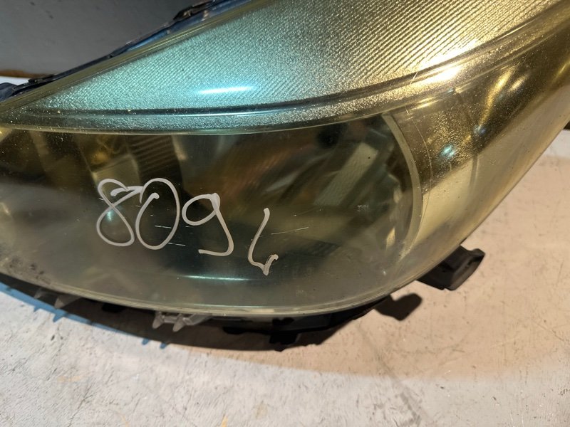 Фара Toyota vitz KSP130 1KRFE 2012 передняя левая (б/у) Фара Toyota vitz KSP130 1KRFE 2012 передняя левая (б/у)