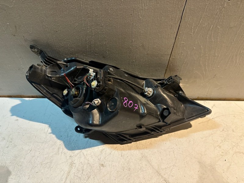 Фара Toyota vitz KSP130 1KRFE 2012 передняя левая (б/у) Фара Toyota vitz KSP130 1KRFE 2012 передняя левая (б/у)