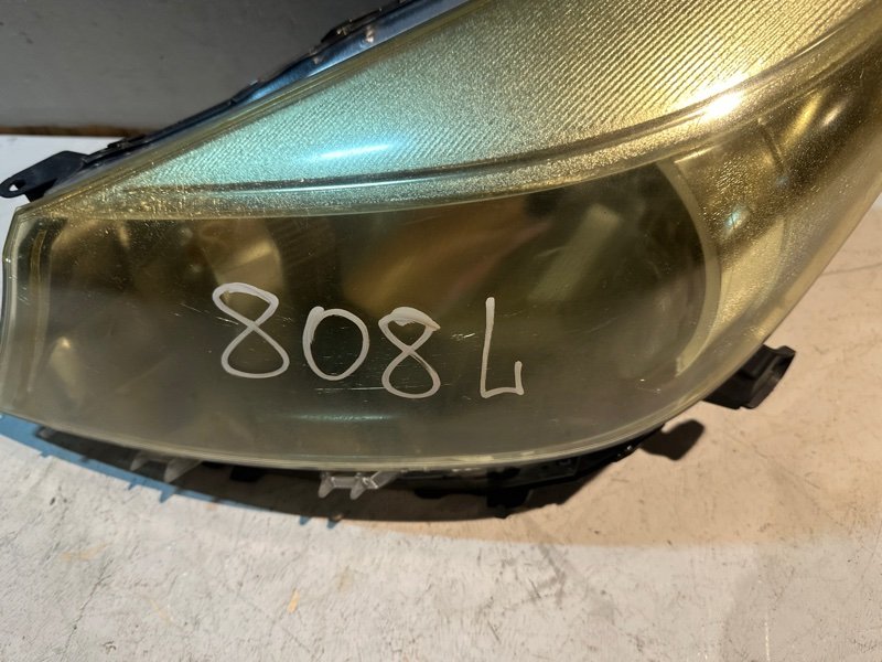 Фара Toyota vitz KSP130 1KRFE 2011 передняя левая (б/у) Фара Toyota vitz KSP130 1KRFE 2011 передняя левая (б/у)