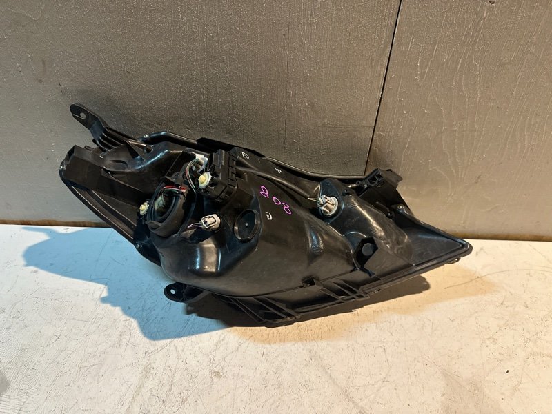 Фара Toyota vitz KSP130 1KRFE 2011 передняя левая (б/у) Фара Toyota vitz KSP130 1KRFE 2011 передняя левая (б/у)