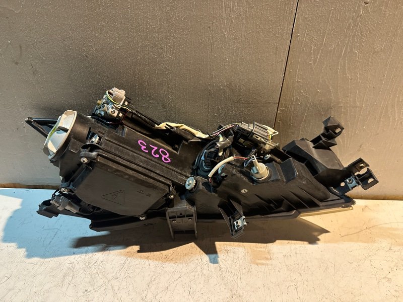 Фара Mazda atenza GH5FW L5VE 2009 передняя левая (б/у) Фара Mazda atenza GH5FW L5VE 2009 передняя левая (б/у)