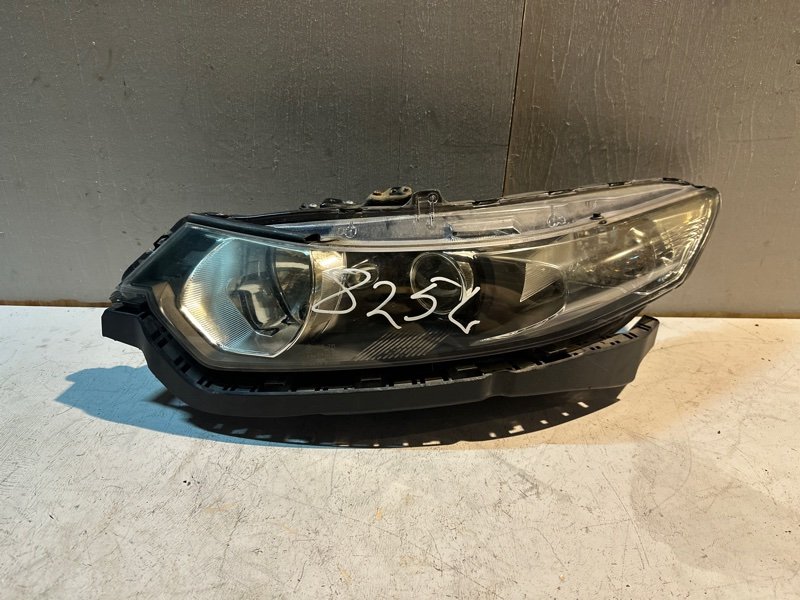 Фара Honda ACCORD CW2 K24A 2009 передняя левая (б/у) Фара Honda ACCORD CW2 K24A 2009 передняя левая (б/у)