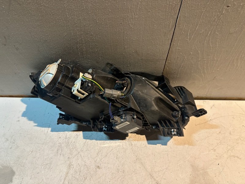 Фара Mazda Cx7 ER3P L3VDT 2007 передняя левая (б/у) Фара Mazda Cx7 ER3P L3VDT 2007 передняя левая (б/у)