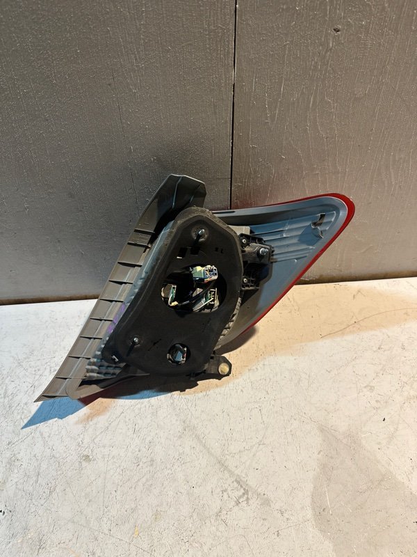 Стоп Toyota vitz KSP130 1KRFE 2012 задний левый (б/у) Стоп Toyota vitz KSP130 1KRFE 2012 задний левый (б/у)