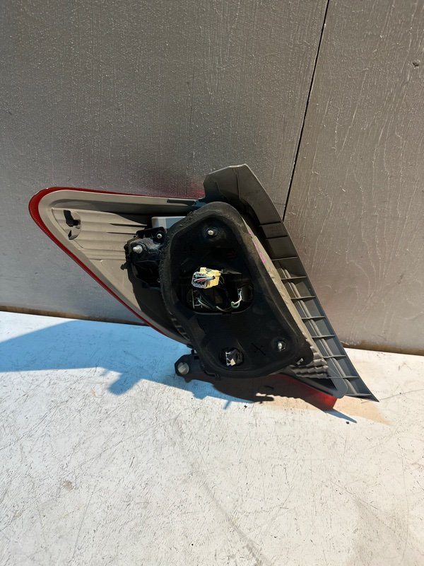 Стоп Toyota vitz KSP130 1KRFE 2012 задний правый (б/у) Стоп Toyota vitz KSP130 1KRFE 2012 задний правый (б/у)