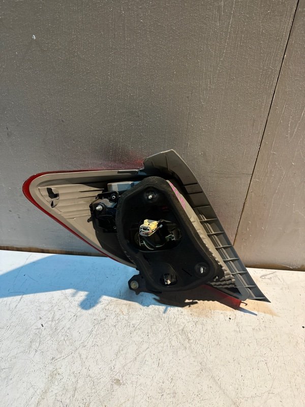 Стоп Toyota vitz KSP130 1KRFE 2012 задний правый (б/у) Стоп Toyota vitz KSP130 1KRFE 2012 задний правый (б/у)