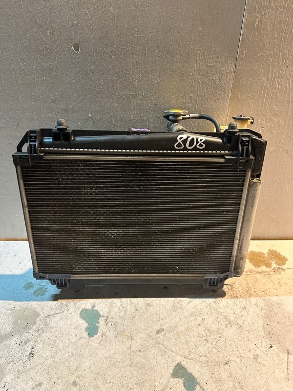 Радиатор основной Toyota vitz KSP130 1KRFE 2011 (б/у) Радиатор основной Toyota vitz KSP130 1KRFE 2011 (б/у)