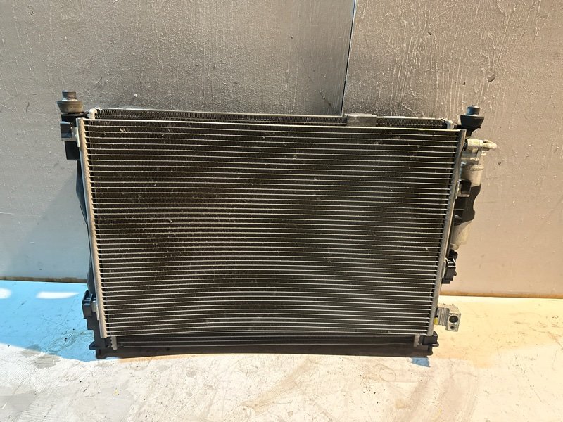 Радиатор основной Nissan DUALIS KNJ10 MR20DE 2008 (б/у) Радиатор основной Nissan DUALIS KNJ10 MR20DE 2008 (б/у)