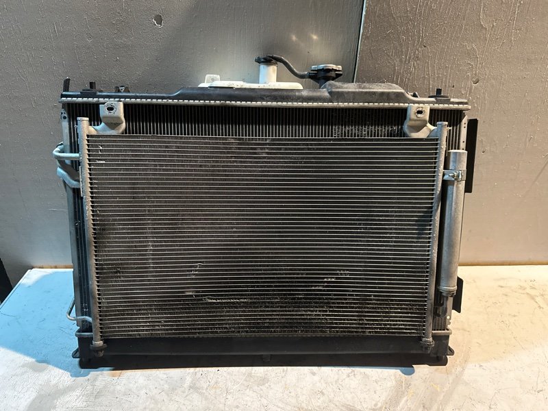 Радиатор основной Mazda Cx7 ER3P L3VDT 2009 (б/у) Радиатор основной Mazda Cx7 ER3P L3VDT 2009 (б/у)