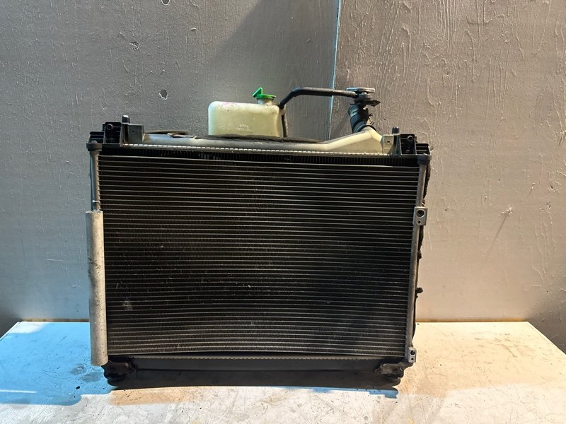 Радиатор основной Suzuki Escudo TD54 J20A 2006 (б/у) Радиатор основной Suzuki Escudo TD54 J20A 2006 (б/у)