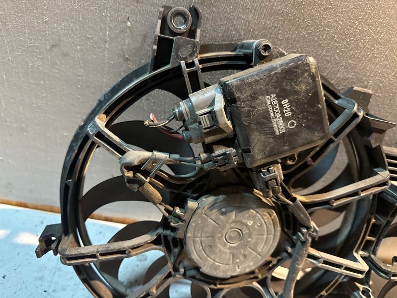 Вентилятор радиатора Nissan fuga KY51 VQ37HR 2010 (б/у) Вентилятор радиатора Nissan fuga KY51 VQ37HR 2010 (б/у)