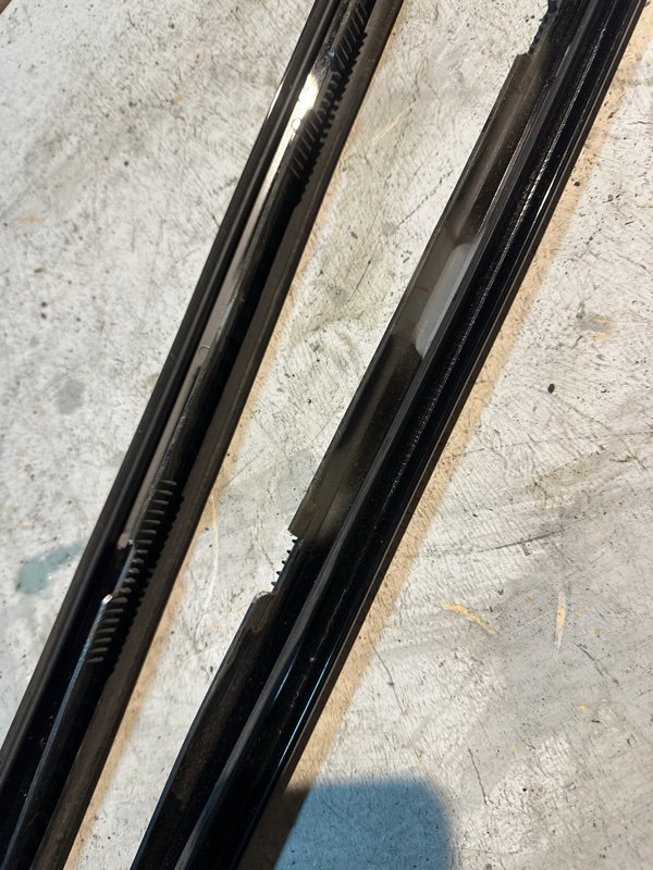 Молдинг лобового стекла Honda ACCORD CW2 K24A 2009 (б/у) Молдинг лобового стекла Honda ACCORD CW2 K24A 2009 (б/у)