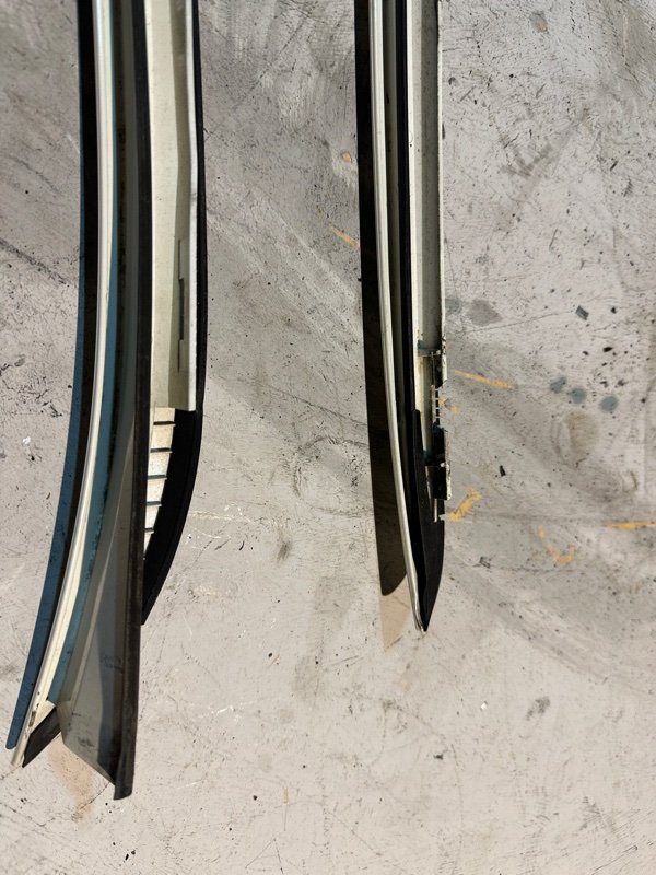 Молдинг лобового стекла Honda ACCORD CW2 K24A 2010 (б/у) Молдинг лобового стекла Honda ACCORD CW2 K24A 2010 (б/у)