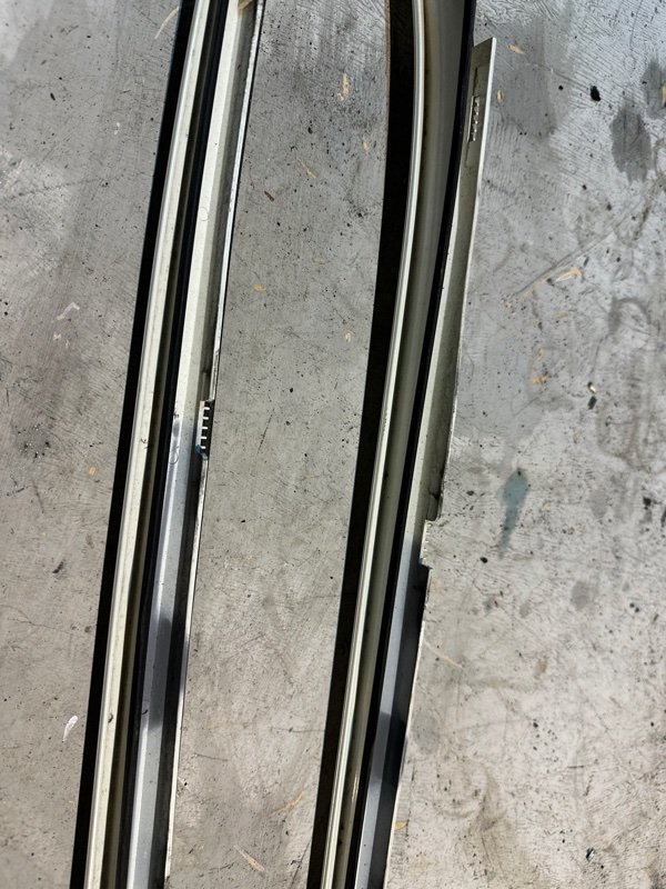 Молдинг лобового стекла Honda ACCORD CW2 K24A 2010 (б/у) Молдинг лобового стекла Honda ACCORD CW2 K24A 2010 (б/у)