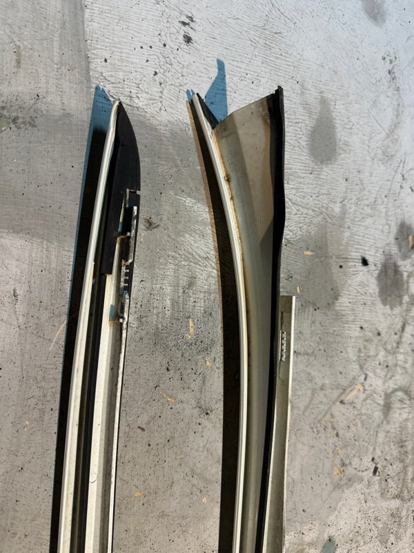 Молдинг лобового стекла Honda ACCORD CW2 K24A 2010 (б/у) Молдинг лобового стекла Honda ACCORD CW2 K24A 2010 (б/у)