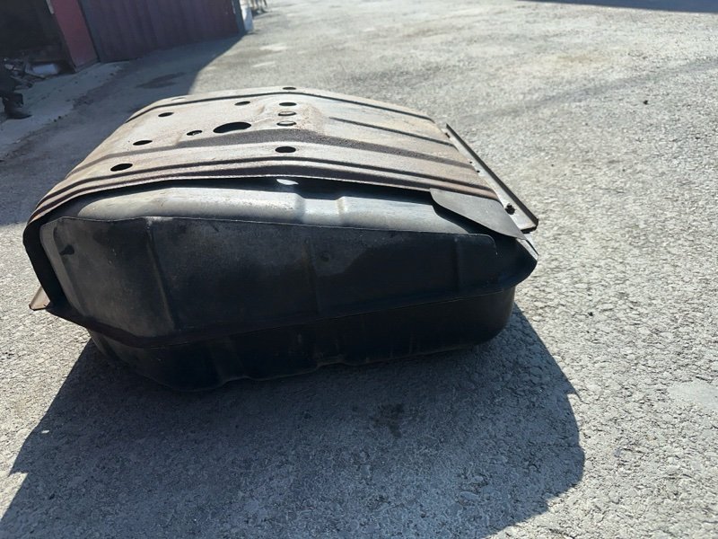 Бак топливный Mitsubishi PAJERO V46 4M40 1995 (б/у) Бак топливный Mitsubishi PAJERO V46 4M40 1995 (б/у)