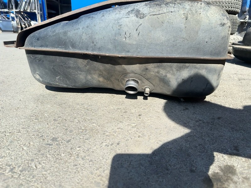 Бак топливный Mitsubishi PAJERO V46 4M40 1995 (б/у) Бак топливный Mitsubishi PAJERO V46 4M40 1995 (б/у)