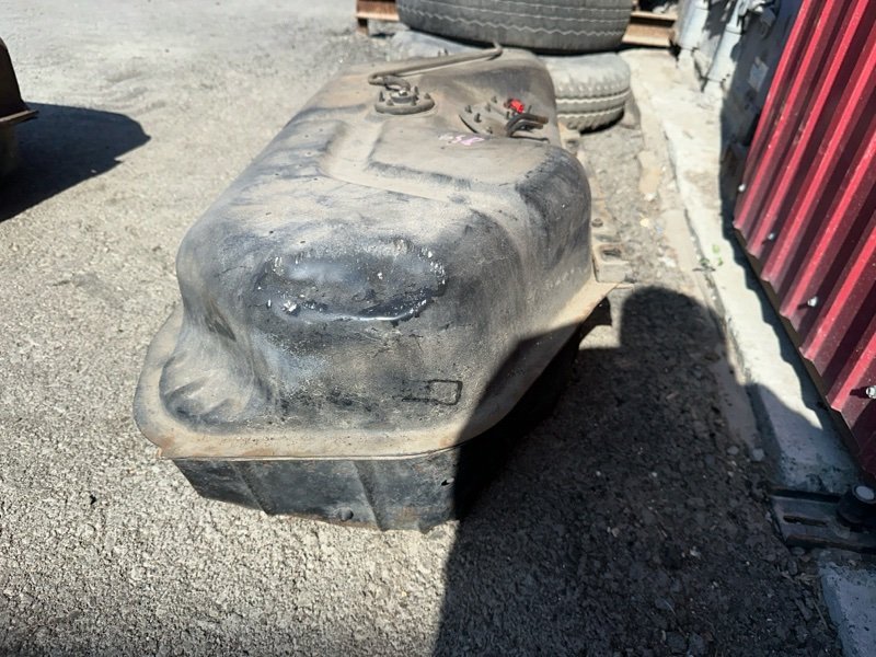 Бак топливный Mitsubishi PAJERO V26WG 4M40 1997 (б/у) Бак топливный Mitsubishi PAJERO V26WG 4M40 1997 (б/у)