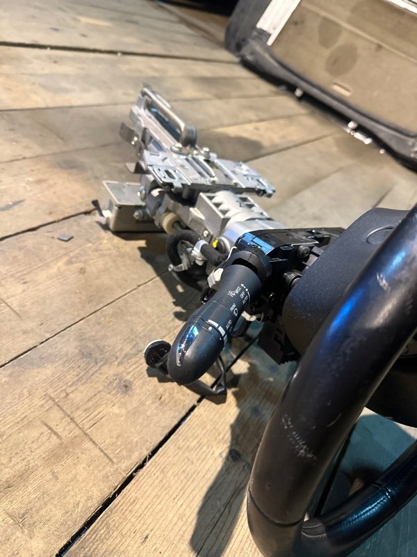 Рулевая колонка Nissan fuga KY51 VQ37VHR 2009 (б/у) Рулевая колонка Nissan fuga KY51 VQ37VHR 2009 (б/у)