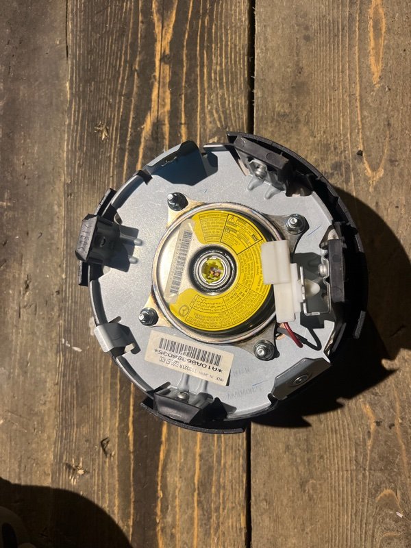 Airbag водительский Mazda Cx7 ER3P L3VDT 2007 (б/у) Airbag водительский Mazda Cx7 ER3P L3VDT 2007 (б/у)