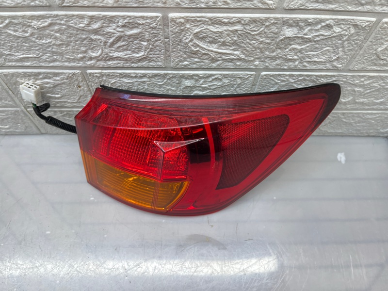 Фонарь задний правый LEXUS IS220D Седан 2.2 2ADFHV