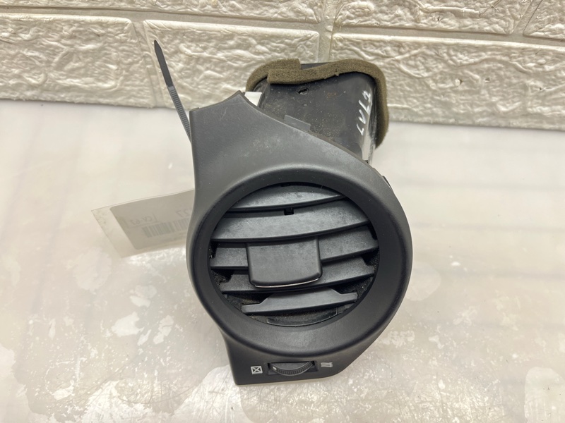 Дефлектор печки правый IS220D 2007 Седан 2.2 2ADFHV