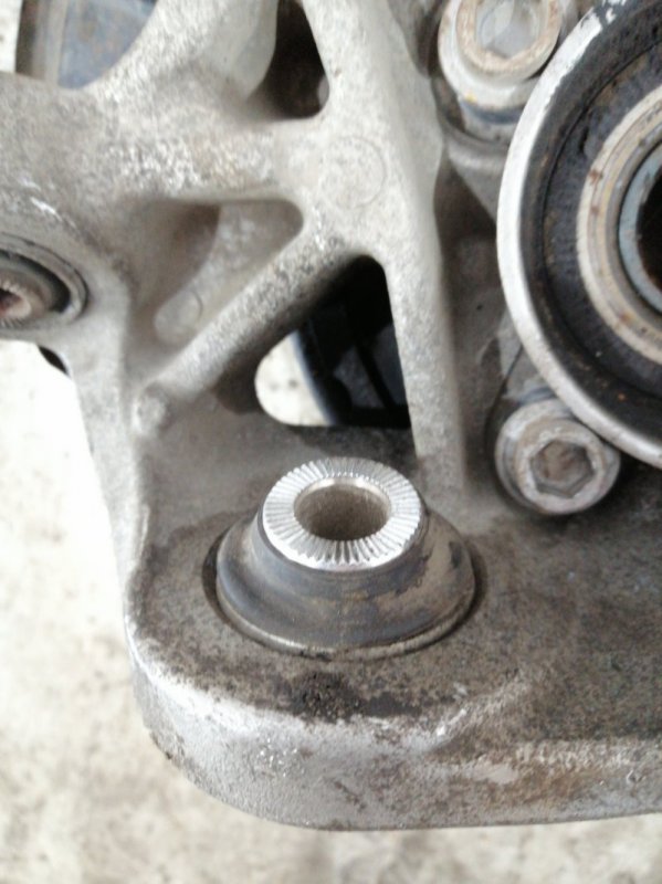 Кулак задний правый GS450H S190 2GR-FSE Кулак задний правый GS450H S190 2GR-FSE