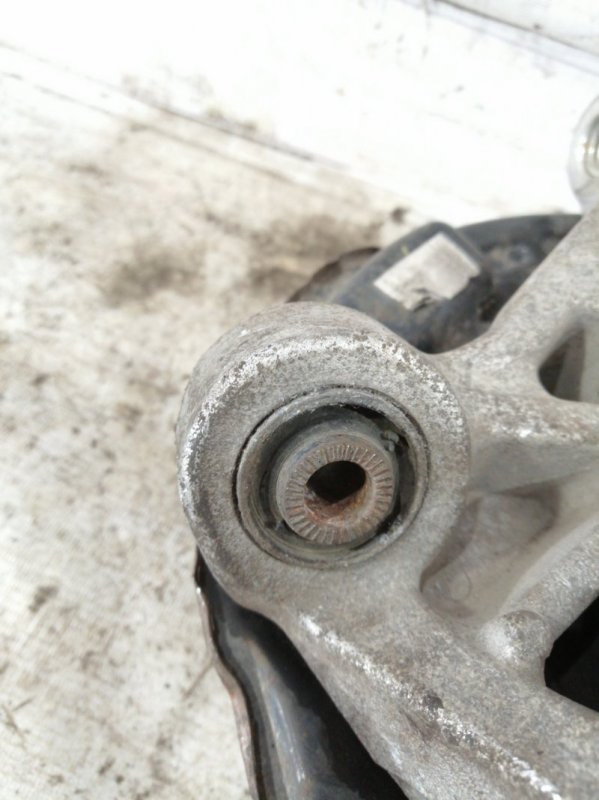 Кулак задний правый GS450H S190 2GR-FSE Кулак задний правый GS450H S190 2GR-FSE