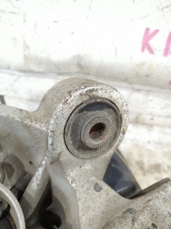 Кулак задний правый GS450H S190 2GR-FSE Кулак задний правый GS450H S190 2GR-FSE