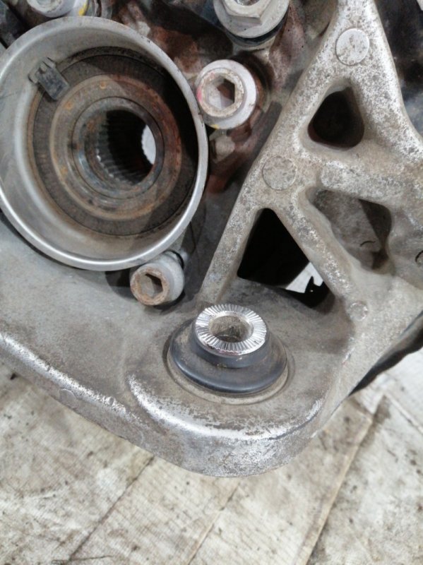 Кулак задний левый GS450H S190 2GR-FSE Кулак задний левый GS450H S190 2GR-FSE