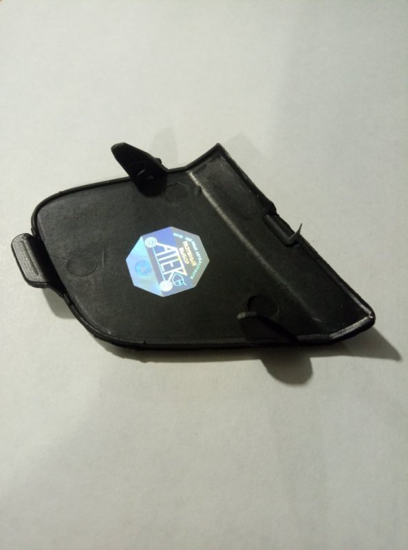 Заглушка под крюк передняя Ford Focus