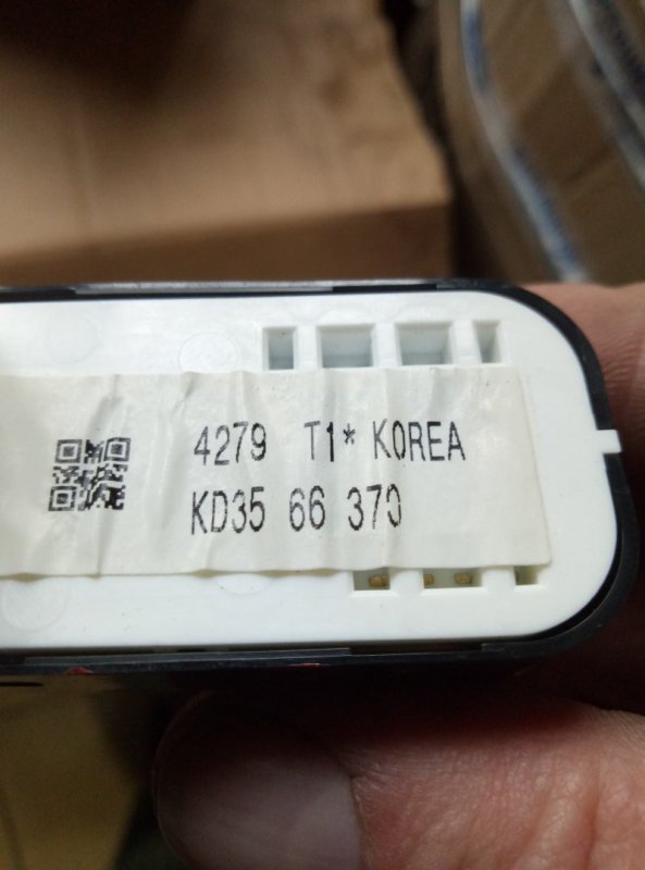 Кнопка стеклоподъемника задняя правая 3 2013 BM Z6