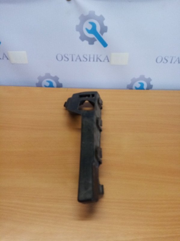 Кронштейн бампера передний правый Focus 2004 CB4 HWDA