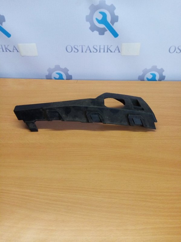 Кронштейн бампера передний правый Ford Focus CB4 HWDA