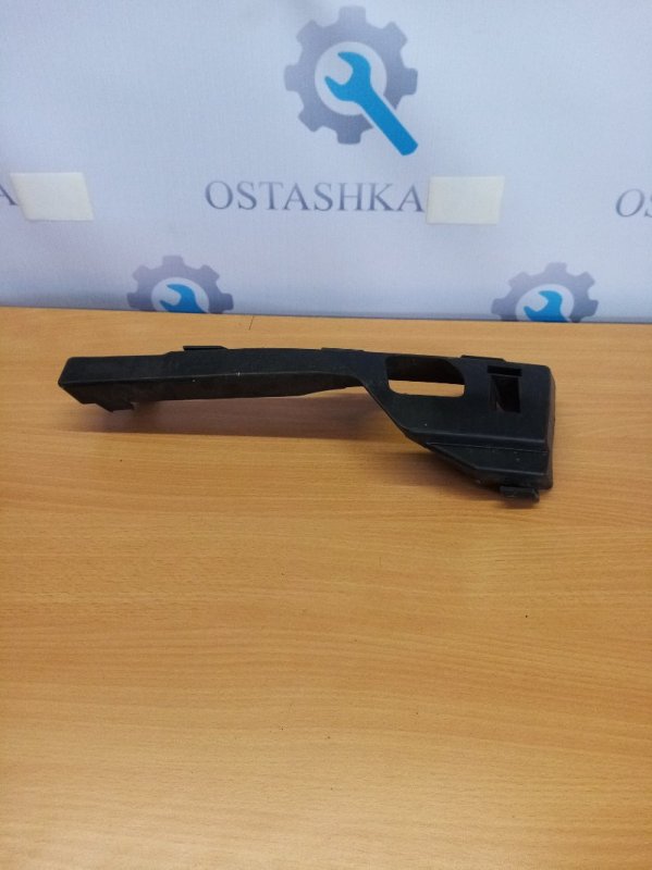 Кронштейн бампера передний левый Ford Focus 2004 CB4 HWDA 4M5117E857AC Б/У