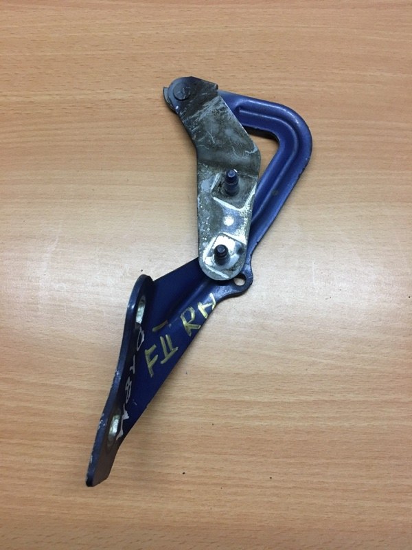 Петля капота передняя правая Ford Focus CB4 CHBA Петля капота передняя правая Ford Focus CB4 CHBA