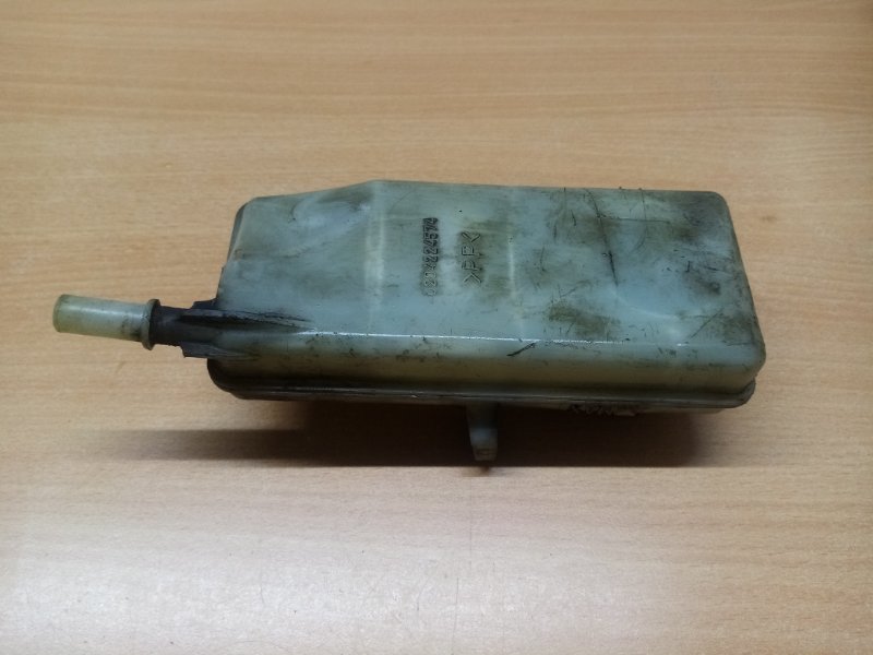 Бачок тормозной жидкости C4 2005-2011 3-ДВЕРНЫЙ 1.6 i 16v 110 (TU5JP4) Бачок тормозной жидкости C4 2005-2011 3-ДВЕРНЫЙ 1.6 i 16v 110 (TU5JP4)