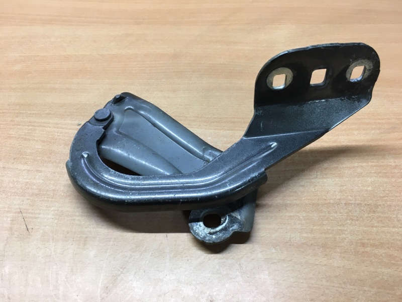 Петля капота левая Ford Focus