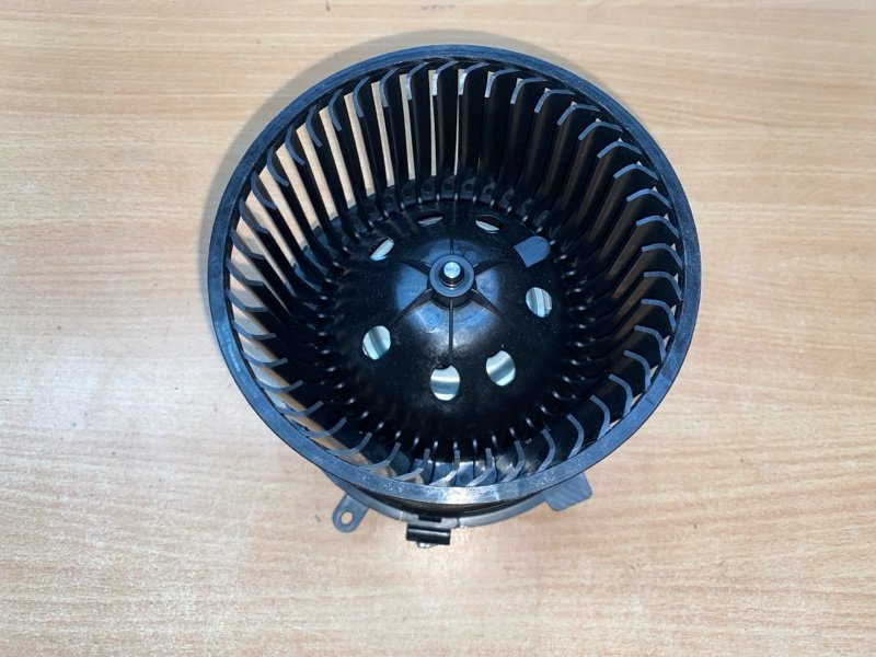 Запчасть мотор печки Nissan Qashqai (2) 402360 новая Мотор печки Nissan Qashqai (2) 402360 новая