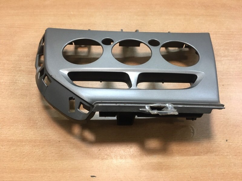 Запчасть накладка консоли декоративная Ford Focus 2010 1727019 контрактная Накладка консоли декоративная Ford Focus 2010 1727019 контрактная