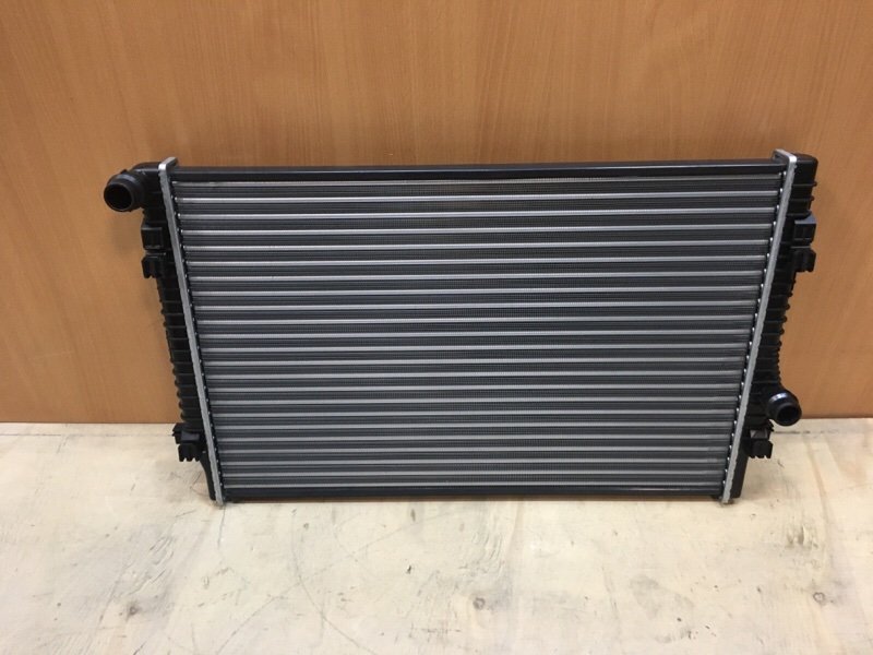 Радиатор охлаждения Skoda Octavia 2013 535302 новая