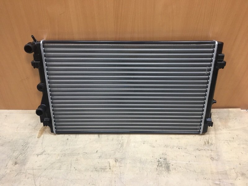 Радиатор охлаждения Audi A1 2010 535293 новая